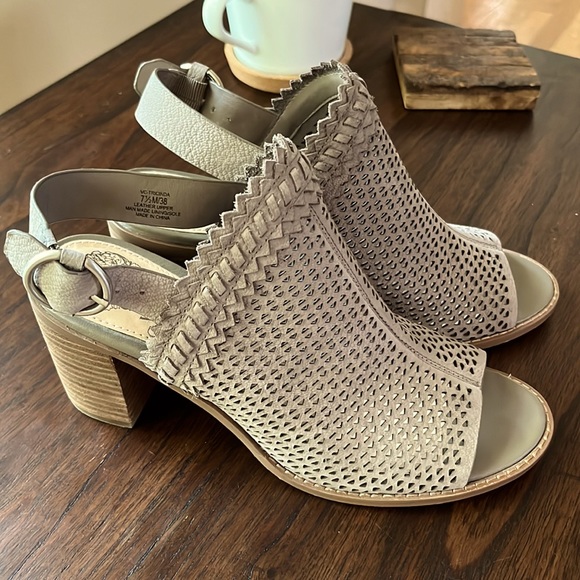 Vince Camuto Shoes - Vince Camuto - Womans Block Heel - Peep Toe Shoes | Size 7.5